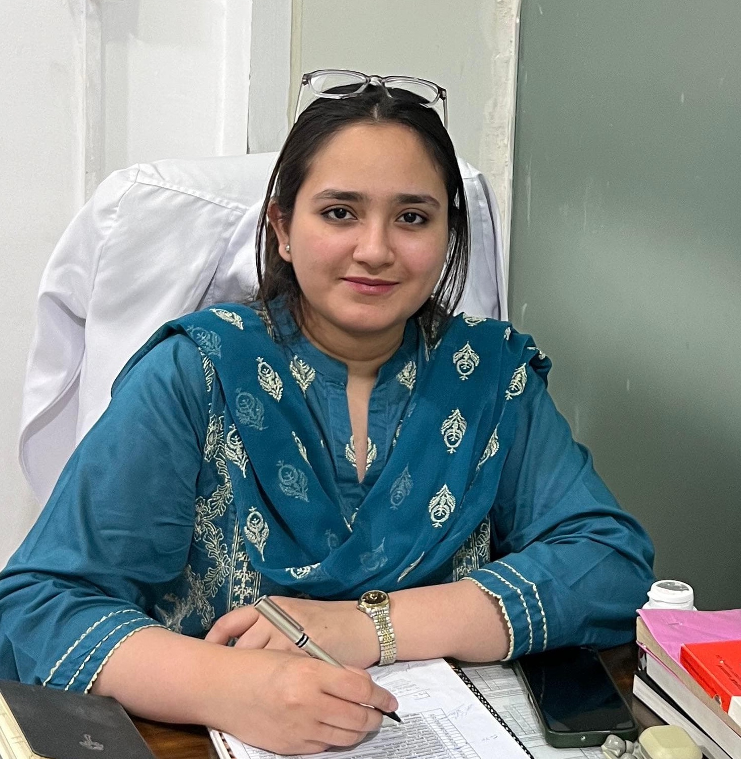 Dr Mahnoor Zahra